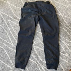 Lululemon x Barry’s — Athletic Pants